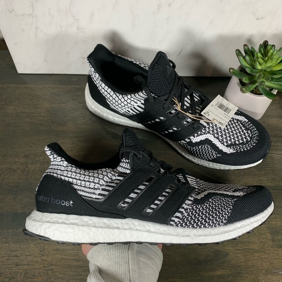 adidas UltraBOOST 5.0 Oreo - Picture 7 of 8